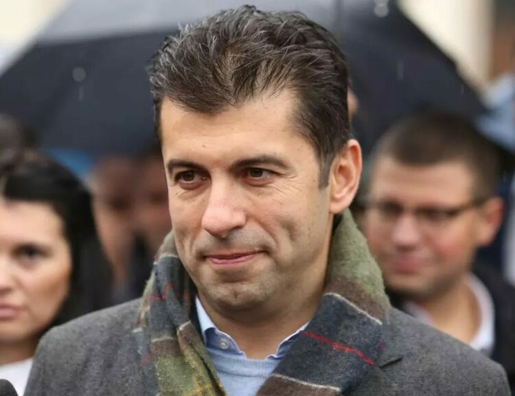 Кирил Петков: Следващата голяма ковид вълна ще е към 20 януари