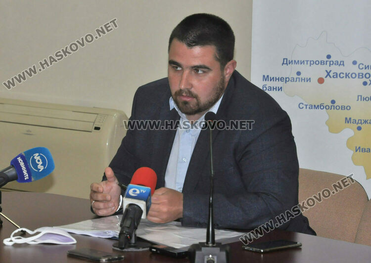 Главният инженер на ВиК -Хасково Лозко Лозев влиза в Народното събрание
