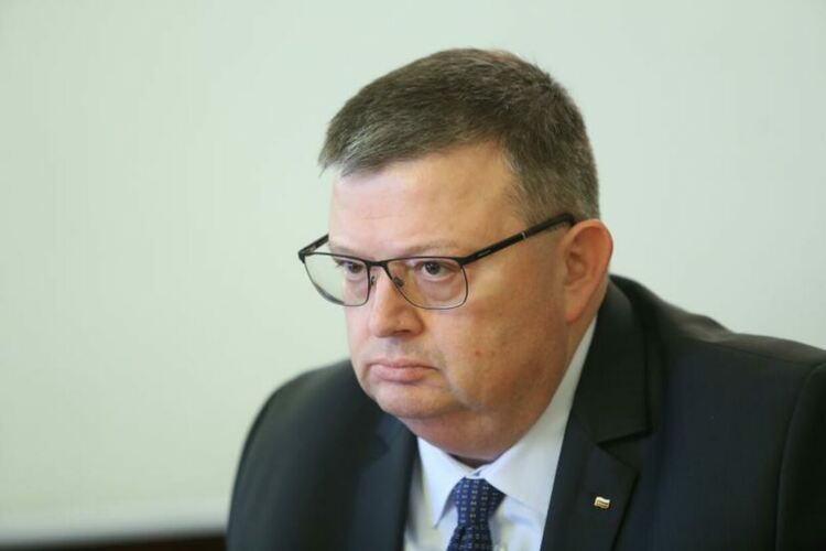 Сотир Цацаров депозира оставката си