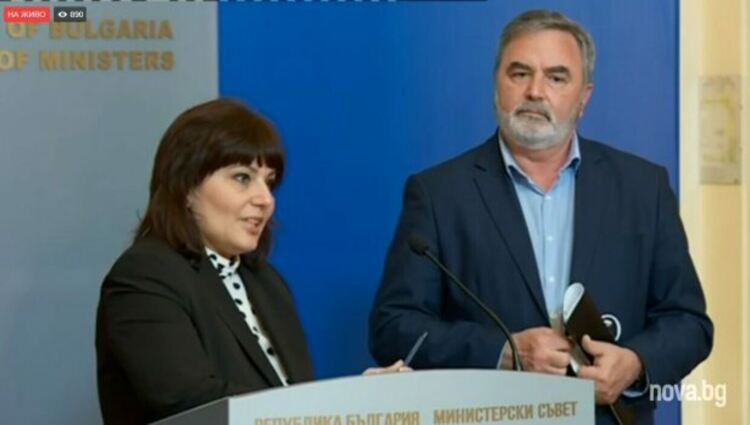 Министър Сербезова: Отпадането на мерките не означава, че не си заслужава да се ваксинираме