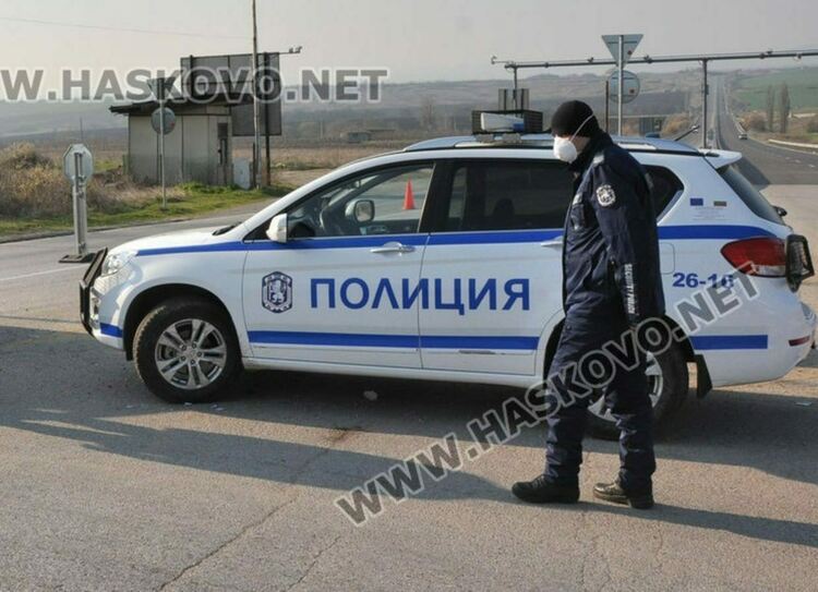 Задържаха двама младежи с наркотици и дрогиран водач