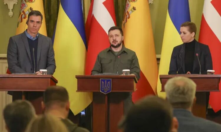 Испанският премиер: 200 тона боеприпаси и друго военнo оборудване потеглиха за Украйна
