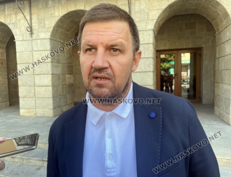 Кметът: Дарената линейка на МБАЛ-Хасково е била използвана преди от БЧК