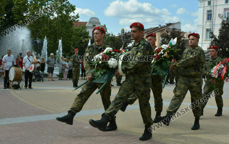 Хасково празнува 137 г. от Съединението на България с тържествен ритуал и общоградско хоро 