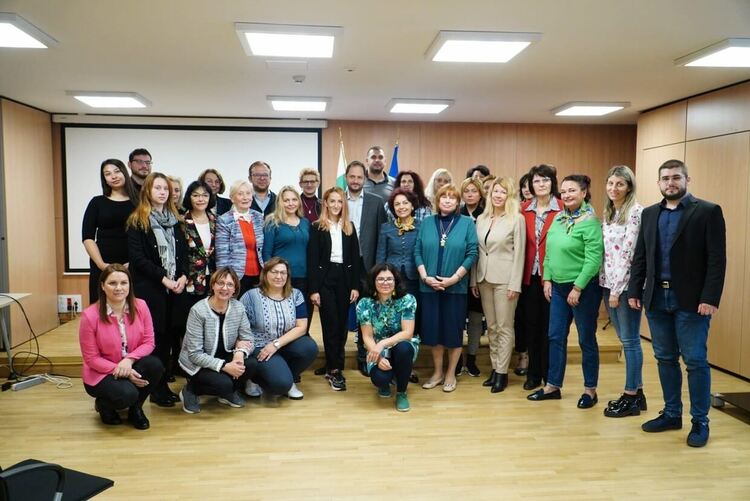 Езиковата гимназия подготвя посланици