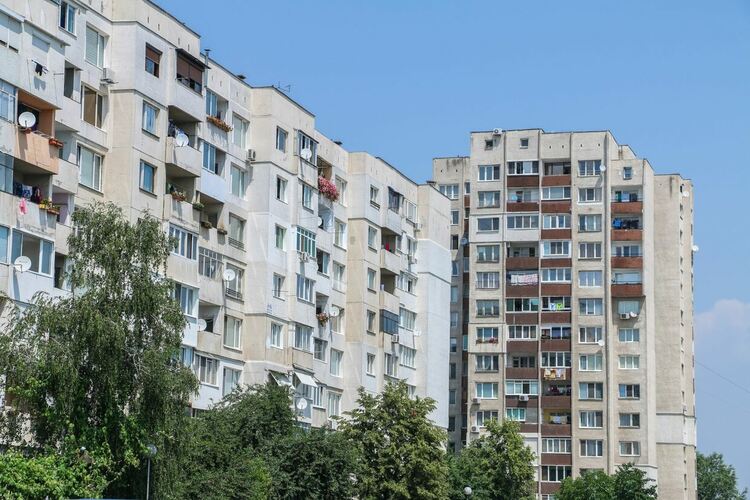 Промени в етажната собственост: Онлайн събрания и глоби за нерегистрираните в домовата книга