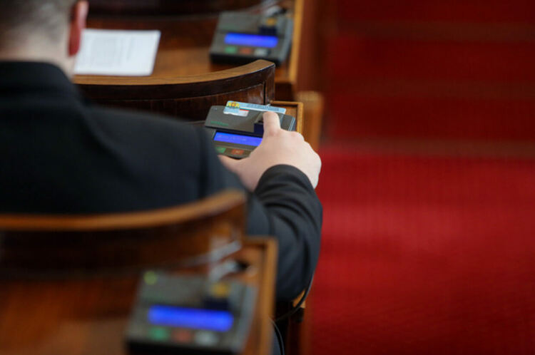 Приеха на първо четене допълнителното финансиране на областните МБАЛ