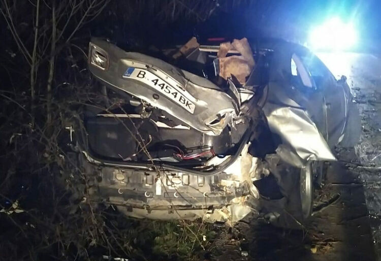 25-годишен водач загина на място след удар в дърво до ханче „Клокотница“