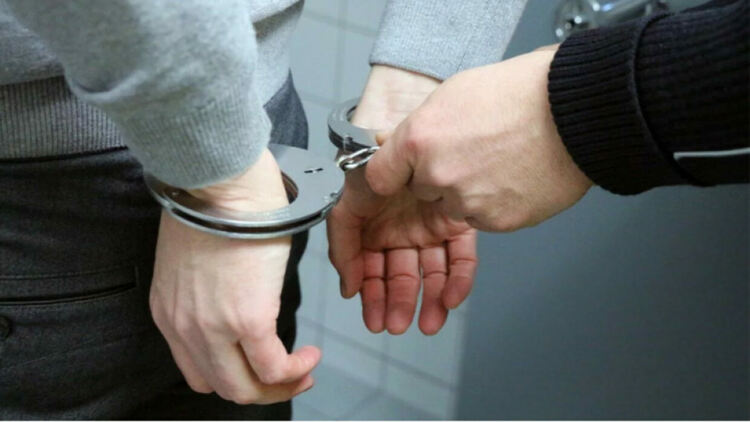 Криминално проявения перничанин, задържан за грабеж в центъра на областния град е привлечен като обвиняем