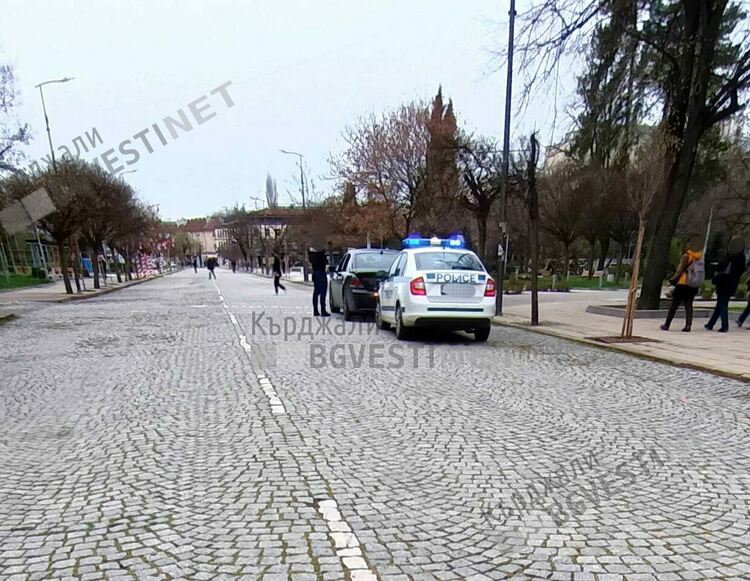 Две катастрофи за ден,два "Фолксваген"-а огънаха ламарини на бул."България"