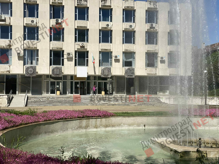 Пред сградата на съда в Димитровград никой не излезе да протестира