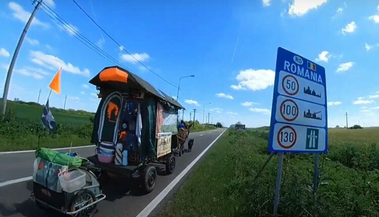 Френско семейство с каруца минава през България на път към Палестина
