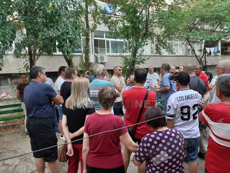 Живущи в „Чучулигите“ възразяват срещу издигането на 10 - етажна сграда в съседство