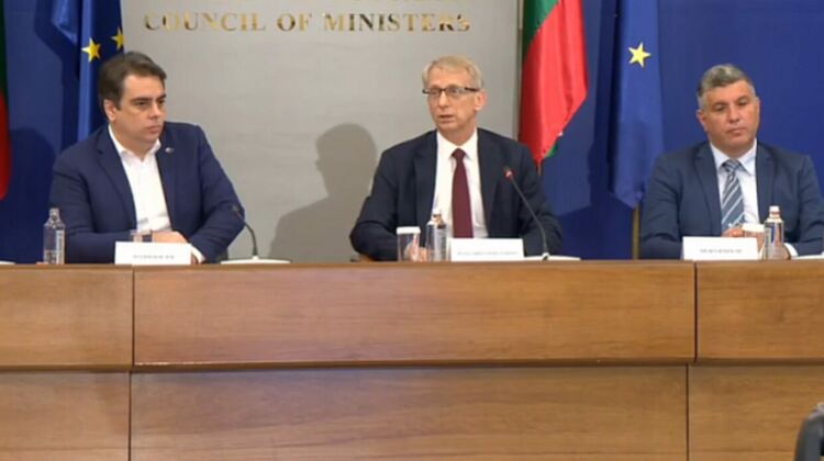 Денков: Още от първия ден на кабинета гасим пожари в министерствата, наследени от служебната власт