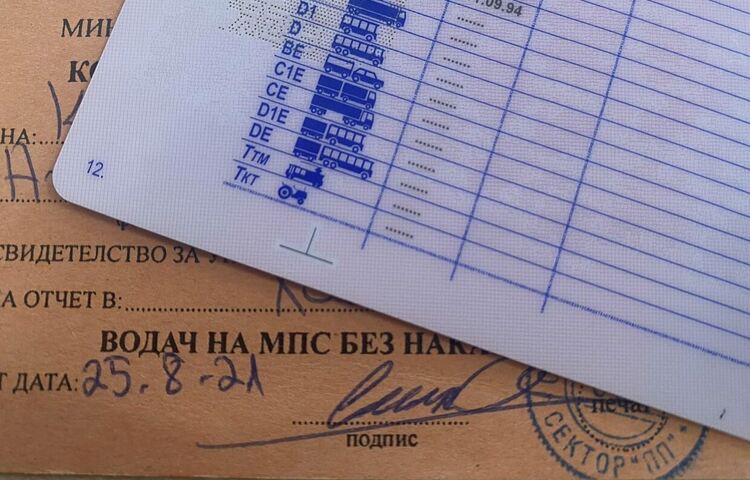 Божанов: Който притежава "златен талон", по-добре засега да го запази
