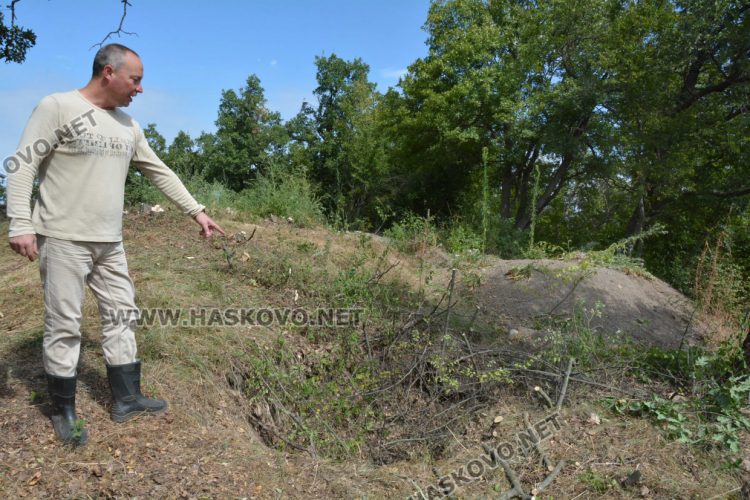 Започна разчистването на терена около гробницата край с.Текето
