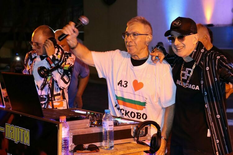 DJ-парти на открито за финал в празничната седмица на Хасково