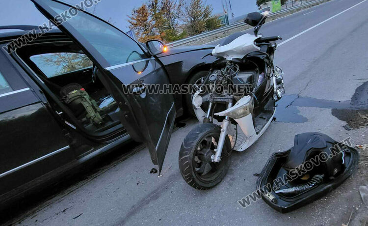 С опасност за живота е удареният край Хасково мотоциклетист 