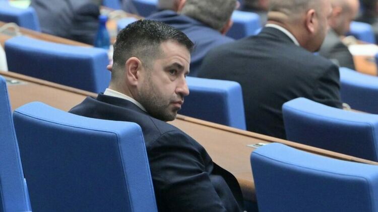 След ожесточени спорове в парламента депутатите избраха подуправител на здравната каса