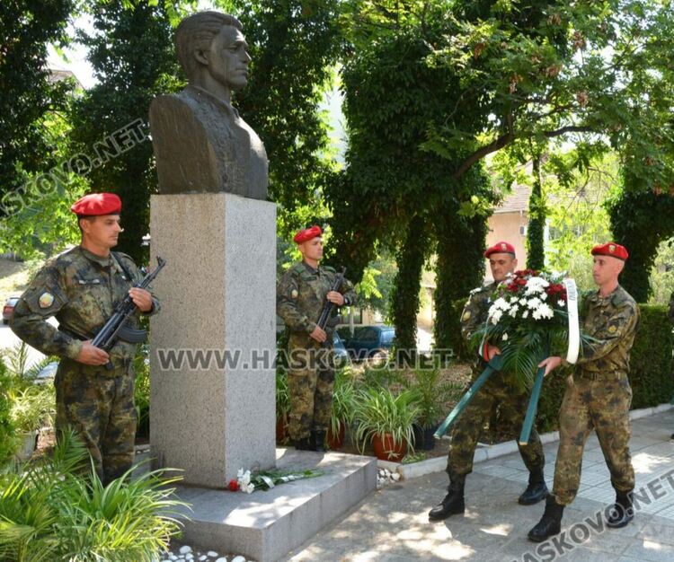 Обявиха национален конкурс за есе и презентация „Завещано от Апостола“