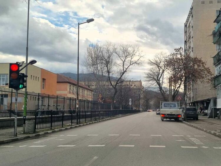 Подобриха безопасността на ул. "Ал. Стамболийски" в Асеновград 