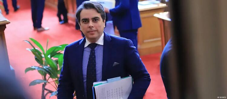 Защо България иска еврото: Асен Василев пред „Ди Велт“
