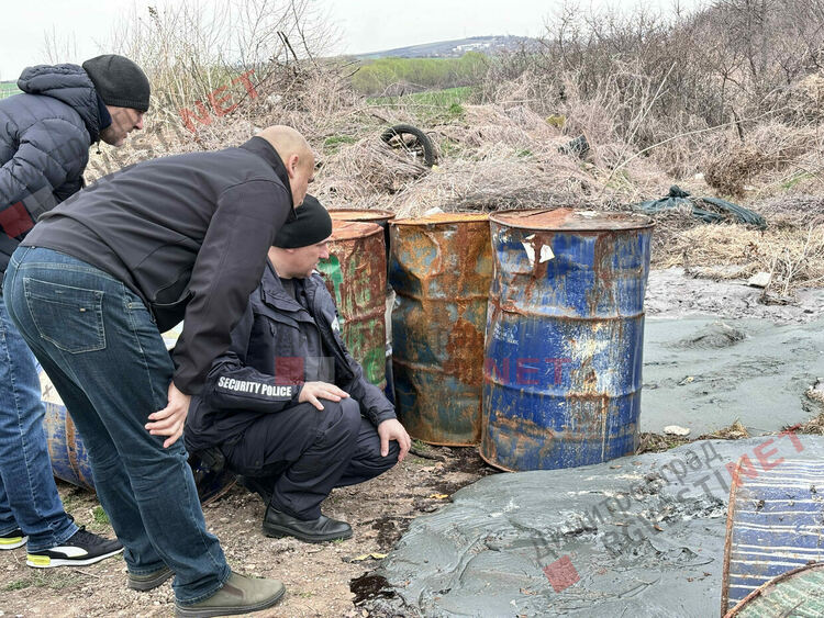 Полицията предполага кой е изхвърлил варелите с химикали в Димитровград