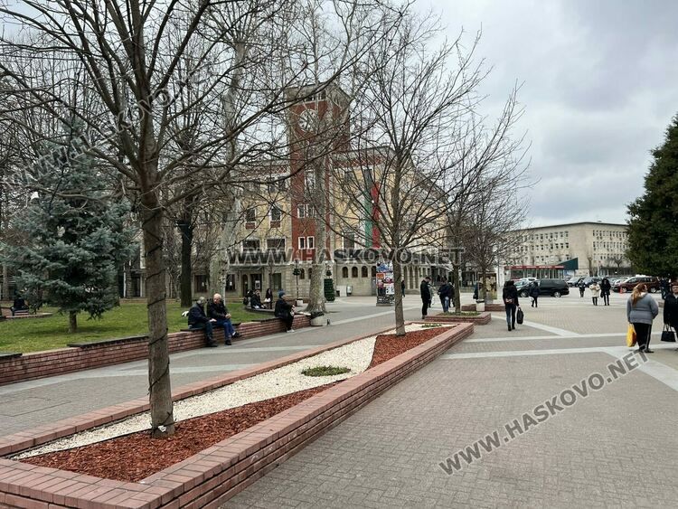 Творчески срещи, изложби и концерти, представяне на народните традиции и обичаи в културната мартенска програма на Хасково
