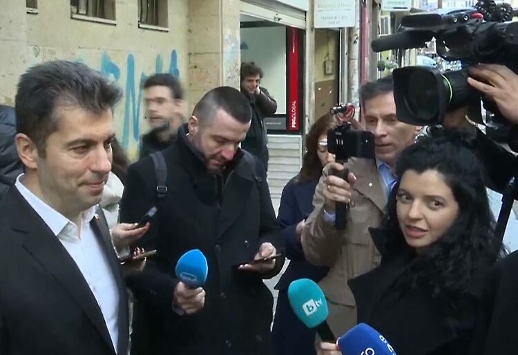 Коалицията ПП-ДБ-ДСБ казват във вторник сутрин за решението си как ще процедират с втория мандат