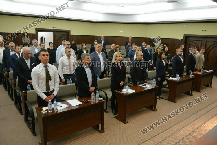 Петима общински съветници положиха клетва в новия стар местен парламент, БСП напусна заседанието след обида