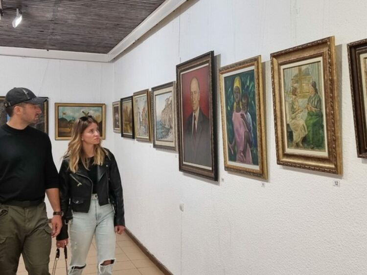 Картини на частна галерия „НИКОЛ” гостува в КДК