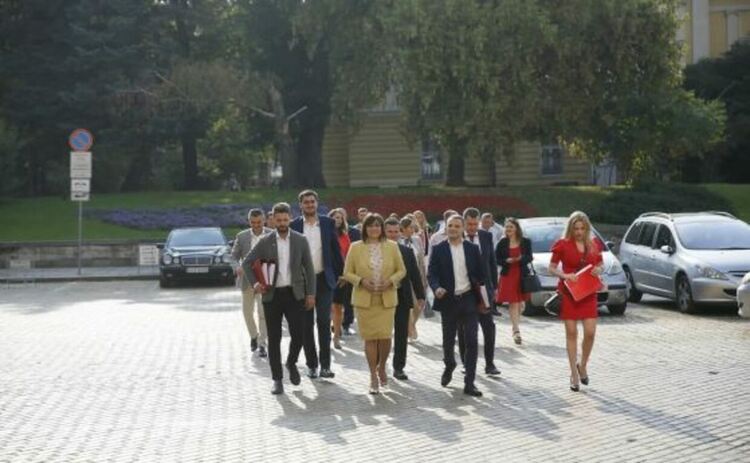 Този кошмар да спре веднага, БСП може да не успее да се яви на изборите, каза юристката на партията