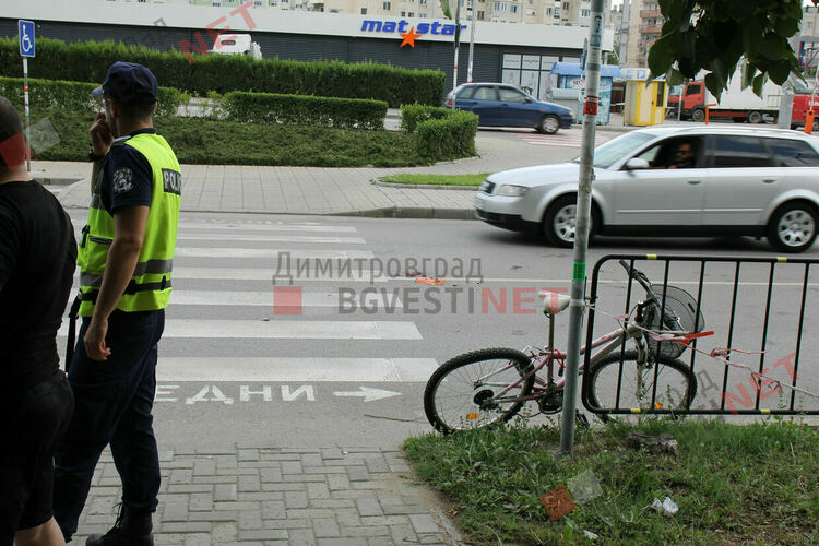 72-годишен блъсна 76-годишна жена на пешеходна пътека в центъра на Димитровград