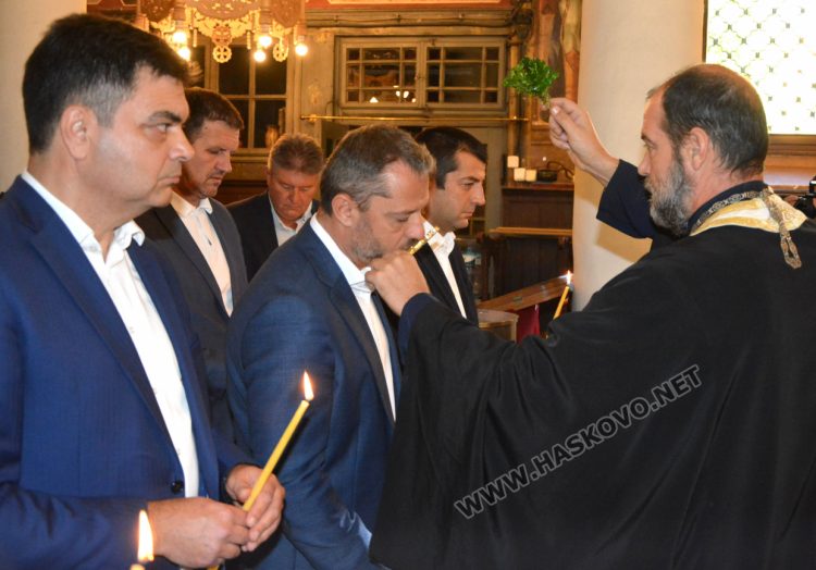 ГЕРБ-СДС откри кампанията си с водосвет и молебен за здраве и силно правителство на България 