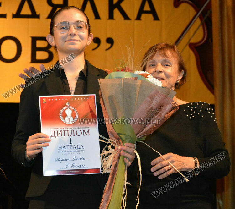 Наградиха участниците в международния конкурс за млади цигулари в Хасково