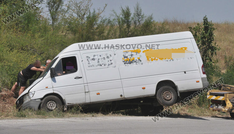 Турски водач на микробус загина на АМ „Марица“