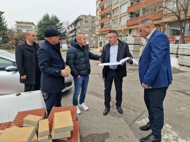 Кметът Ерол Мюмюн инспектира улици и пътища в ремонт