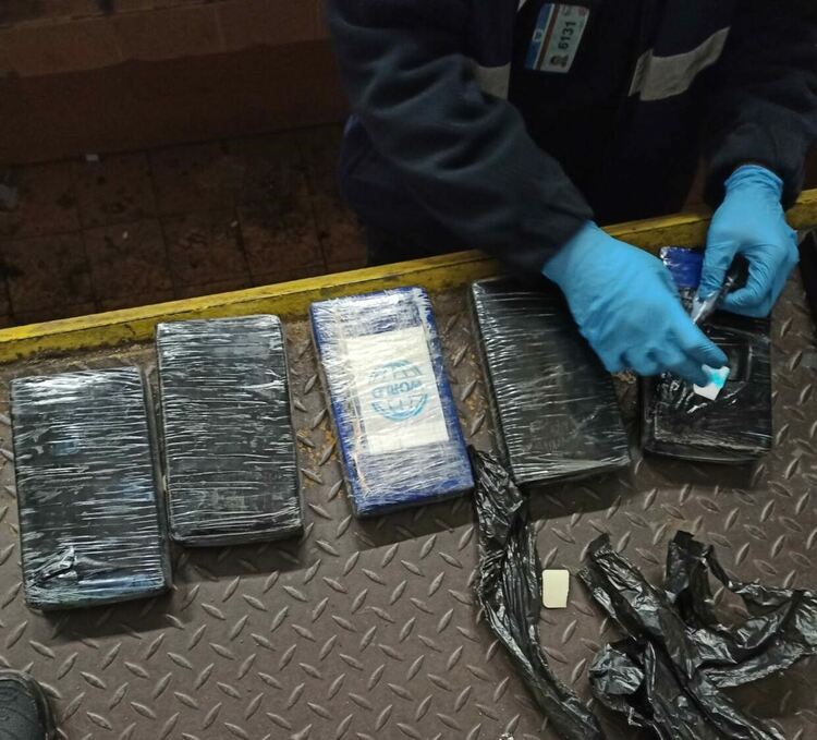 Задържаха 100 кг наркотици, валута за половин милион и контрабандни стоки при операция „Регул“