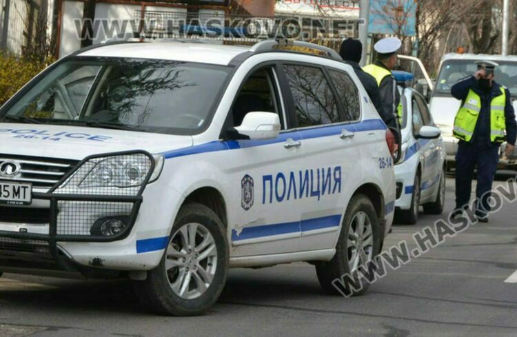 Задържаха жена при опит да открадне тръби и винкели от имот