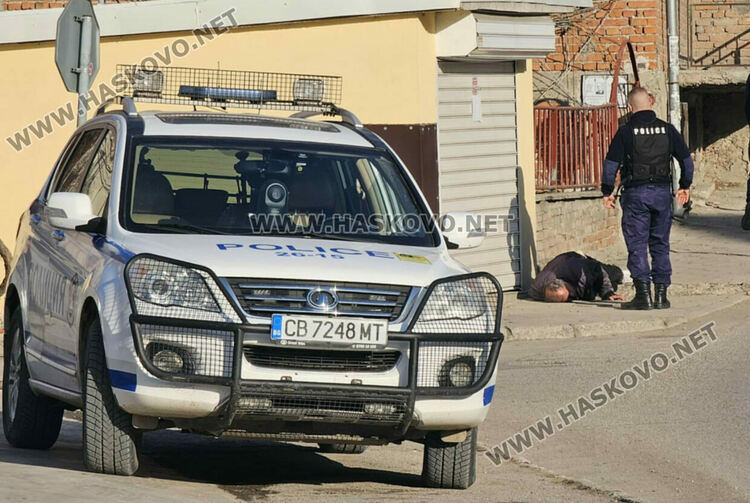 Пиян събра полиция и спешно на ул. „Дунав“