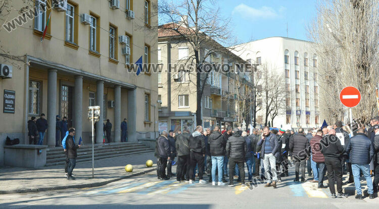 Протестът на хората на Доган блокира Хасково напълно