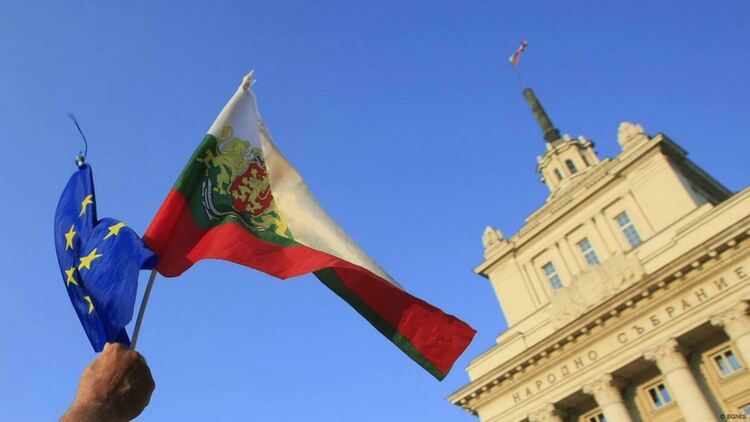 Светът се тресе. Кое е най-важното за България сега.