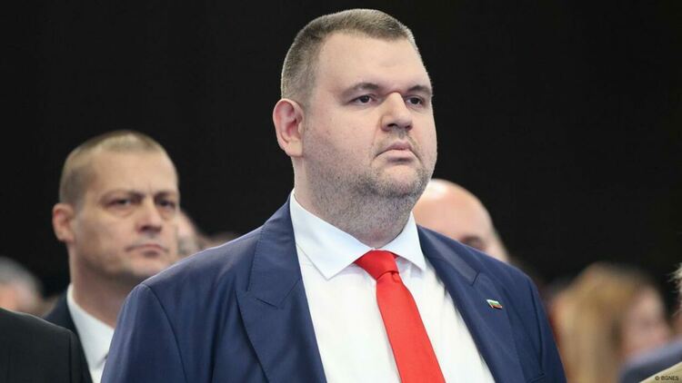 И Тръмп, и Пеевски мачкат като валяк
