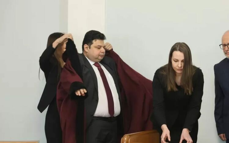 Не точно демокрация с не съвсем Коституционен съд водят до тирания