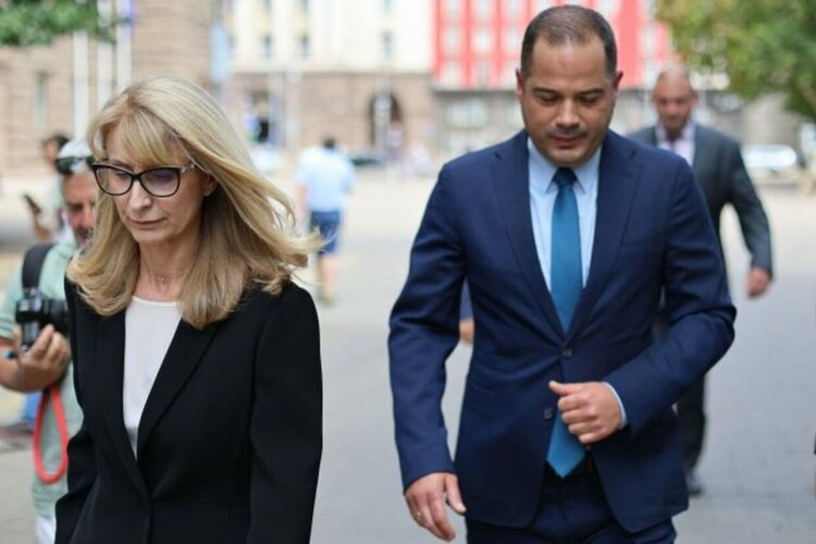 Порязана за премиер заради Пеевски влиза в Банката за развитие, която чака 4 млрд. лв. от МС