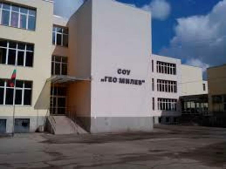 СТЕМ кабинет по природни науки откриха в Средно училище „Гео Милев“ в Трън
