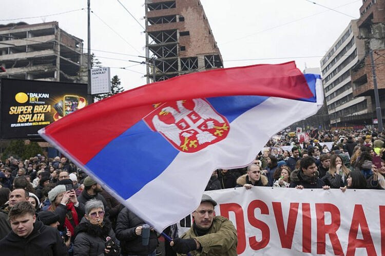 Революция в Сърбия! Вучич губи легитимност, ЕК не се намесва