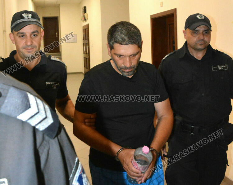 Задържаният с близо 30 кг марихуана остава в ареста