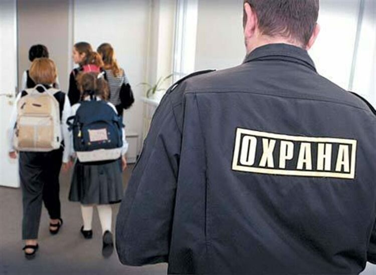 Търсят пазач-портиер, охранител и началник производство