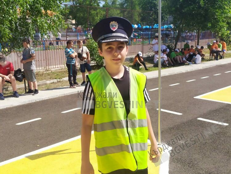 Полицията с акция "Децата тръгват на училище!Да ги пазим на пътя!"